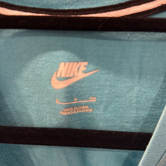 Nike ladies tank size small - Picture 2 of 3